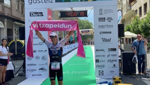 Eneko Llanos gana el Triatlón Half Vitoria-Gasteiz